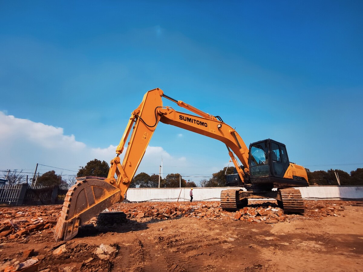 工程建設(shè)中的工程車——現(xiàn)代化施工的堅實支柱