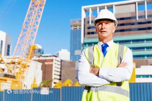 建筑工地上的工程師與施工建設(shè)